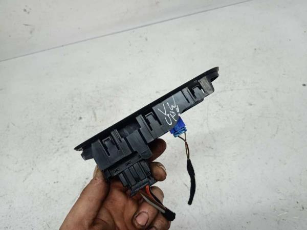 BOUTON LEVE VITRE VW UP/ SEAT MII/ SKODA CITIGO - Vue 2